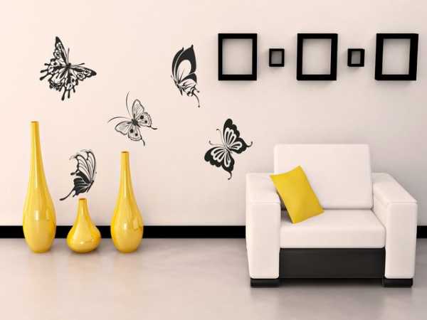 Бабочки в комнате на стене