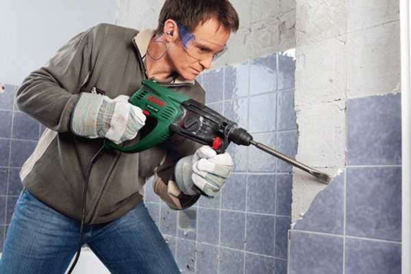 Как отбить цемент со стены