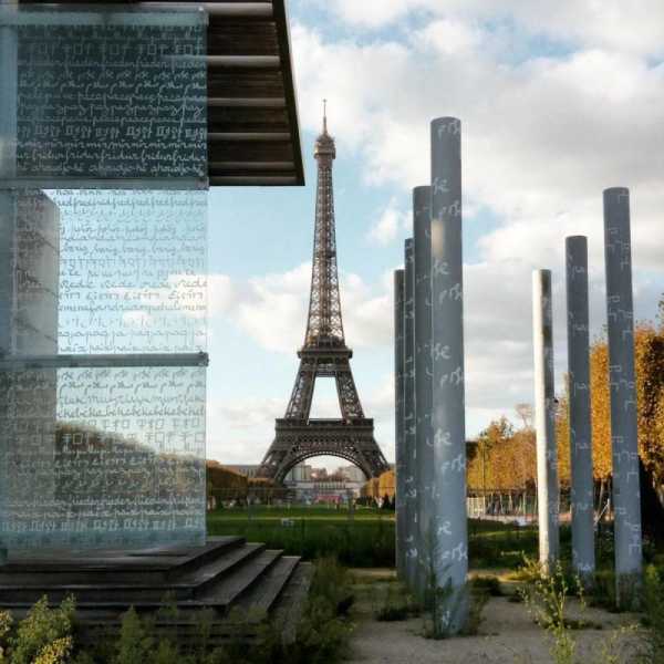Стена мира в париже